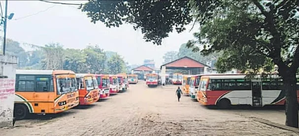 उत्तर प्रदेश: रायबरेली का मॉडल बस स्टेशन अधूरा, डेडलाइन बीतने के बाद भी यात्रियों को नहीं मिली आधुनिक सुविधाएं