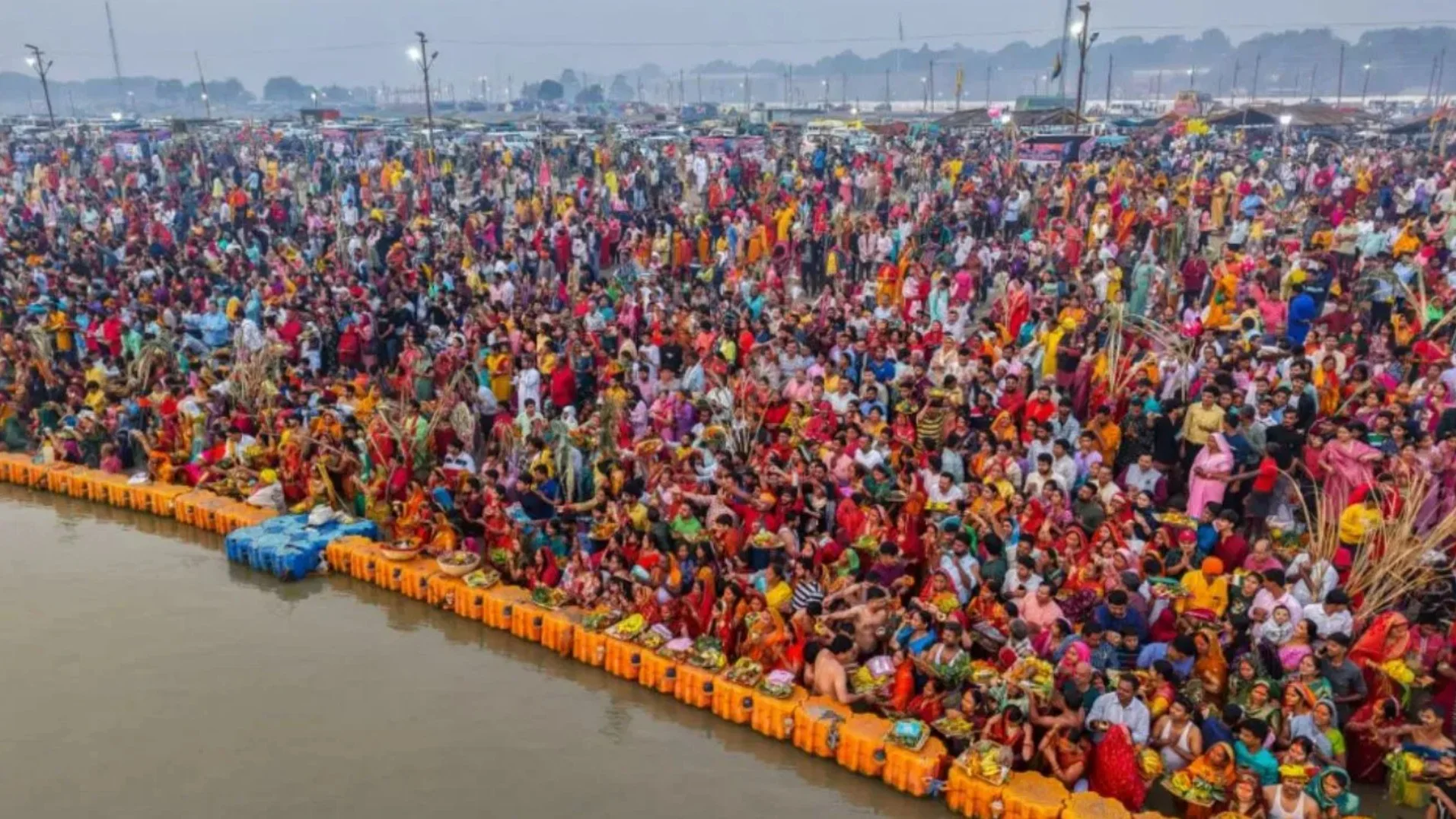 Maha Kumbh 2025: महाकुंभ गई पत्नी, नाराज बैंक अधिकारी ने कोर्ट में लगा दी तलाक की अर्जी; जानें पूरा मामला