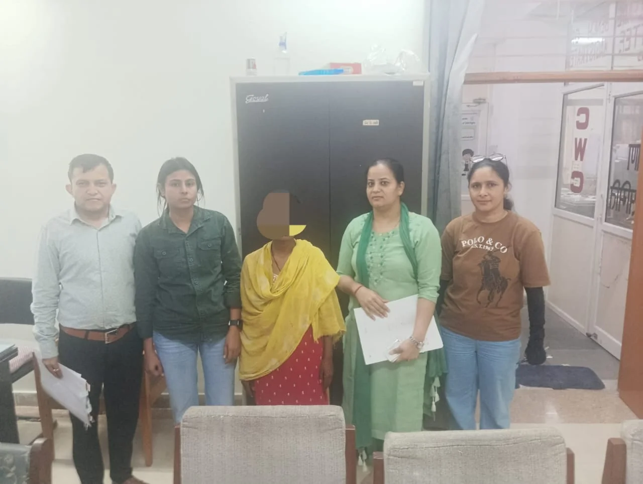 नरवाना में 15 साल की लड़की की बाल विवाह की कोशिश नाकाम, आधे रास्ते से वापस लौटी बारात<div><span style="color: rgb(0, 0, 0); font-family: Revalia, Helvetica, Arial, sans-serif; font-size: 16px; letter-spacing: normal;"></span></div>