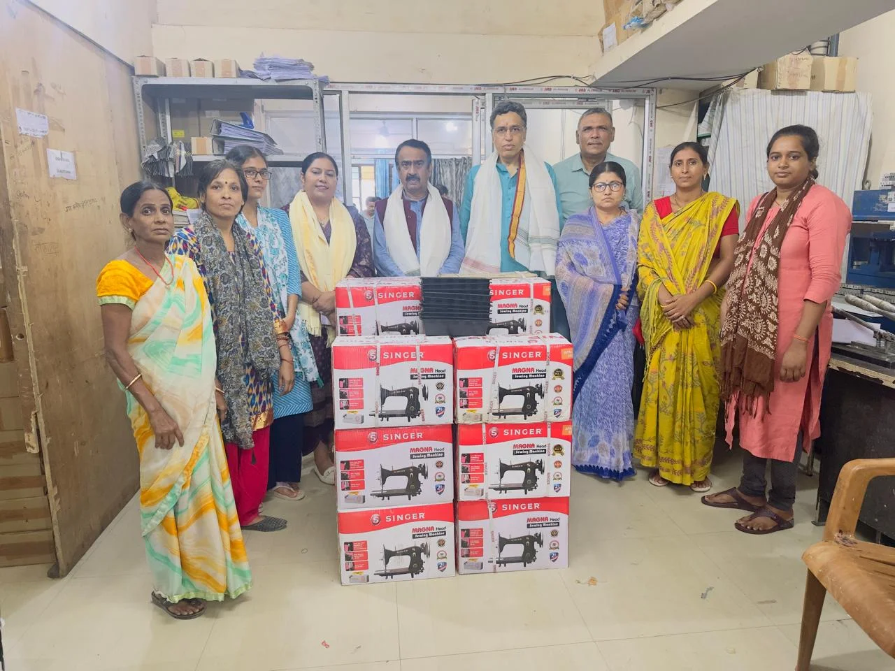 Women Empowerment Bihar: गौरव राय की अनोखी पहल! 224 महिलाओं को दी गई सिलाई मशीन, अब बदल रही है गांव की तस्वीर