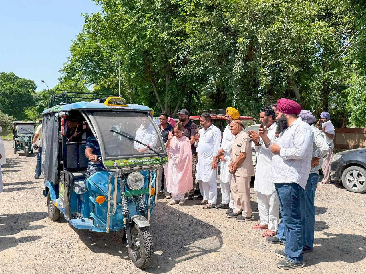 पर्यावरण की सुरक्षा और रोज़गार की ओर बड़ा कदम: मान सरकार ने ज़रूरतमंदों में बांटे ई-रिक्शा