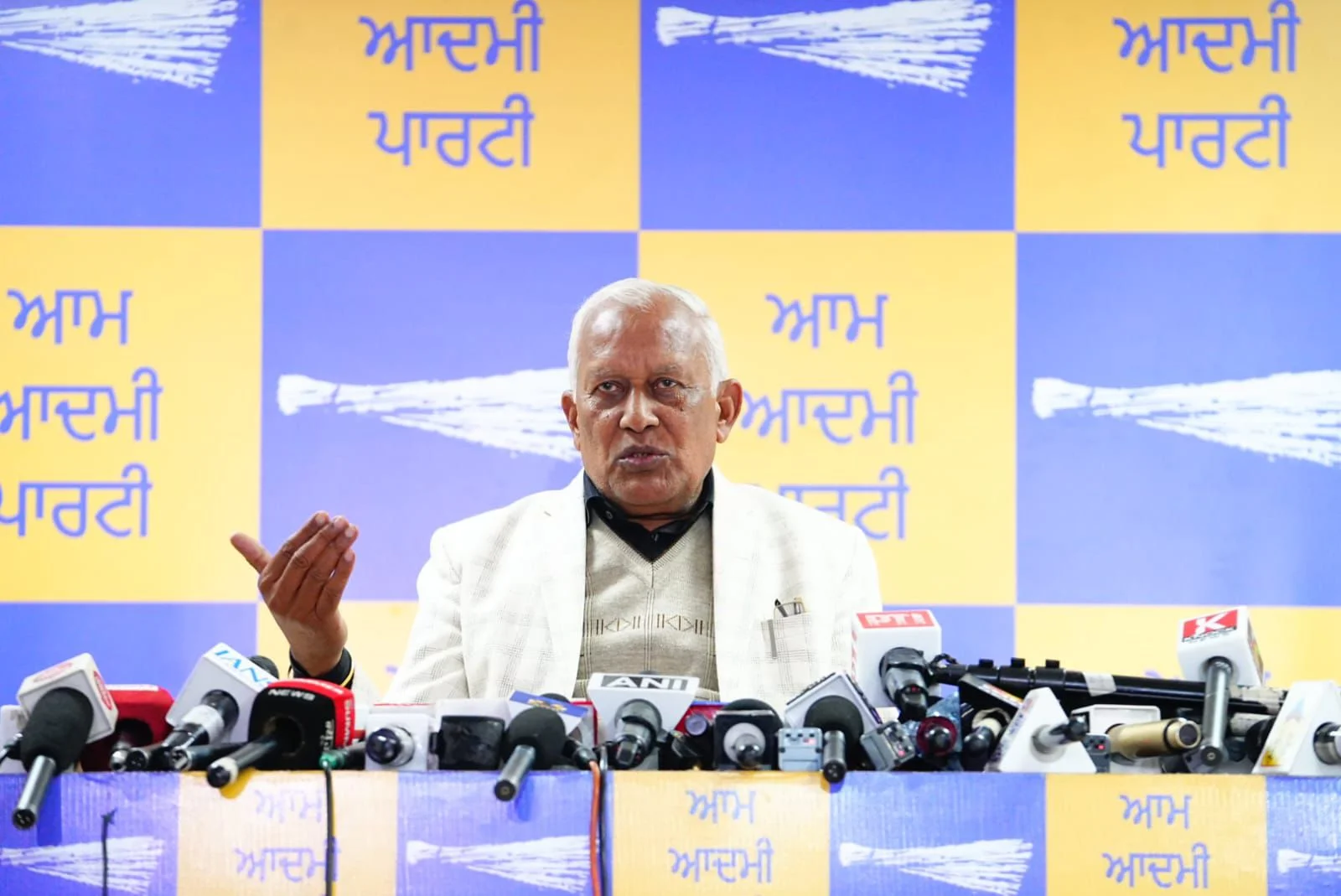 गैर-कानूनी नए सेस पर AAP का हमला, मंत्री बरिंदर गोयल बोले—पंजाब को लूटने की कोशिश बर्दाश्त नहीं