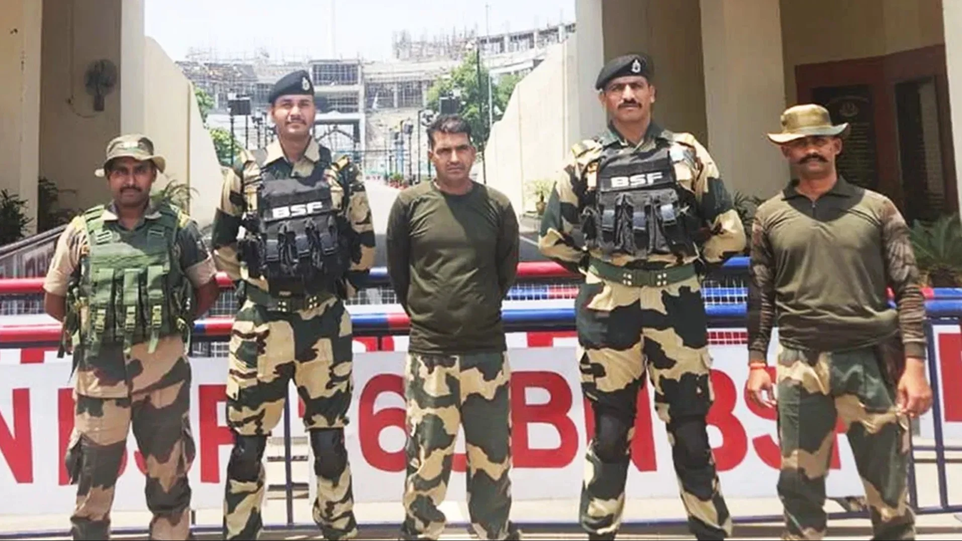 Pakistan Returns BSF Jawan: पाकिस्तान से रिहा हुए BSF जवान की मानसिक हालत खराब! तीन हफ्ते की हिरासत में आंखों पर पट्टी, बाथरूम तक नहीं जाने दिया