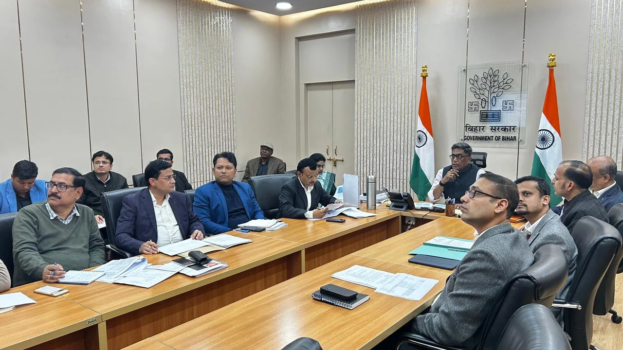मुख्य सचिव ने 500 करोड़ से अधिक की बुनियादी ढांचा परियोजनाओं की समीक्षा की; कार्य में तेजी लाने के कड़े निर्देश