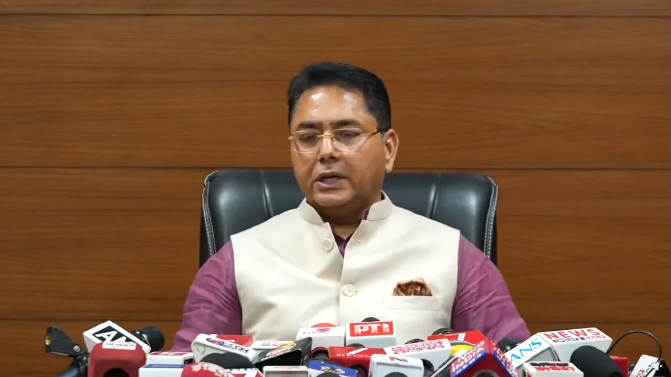 भाजपा ने पश्चिम बंगाल में वोट चुराए, अब तेल की कीमतें बढ़ाकर लोगों को लूट रही है: अमन अरोड़ा