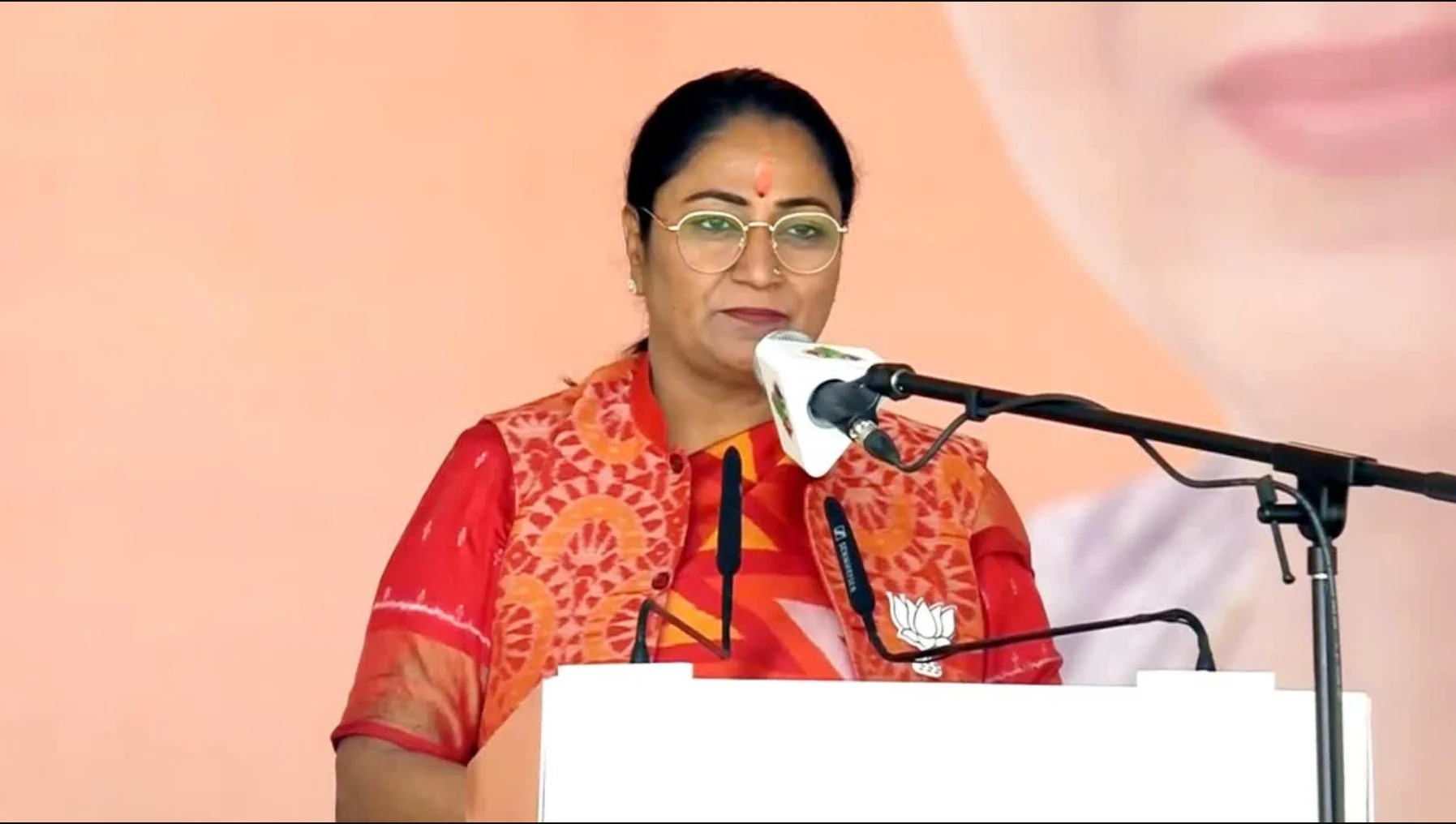 Delhi CM Rekha Gupta: रेखा गुप्ता बनीं दिल्ली की चौथी महिला मुख्यमंत्री, प्रवेश वर्मा समेत 6 ने ली मंत्री पद की शपथ
