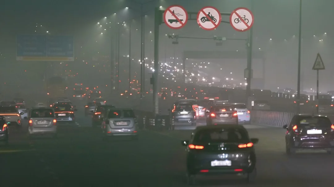 Delhi AQI Alert: दिवाली से पहले दिल्ली की हवा फिर ज़हरीली! AQI 200 के पार, GRAP Stage-1 लागू