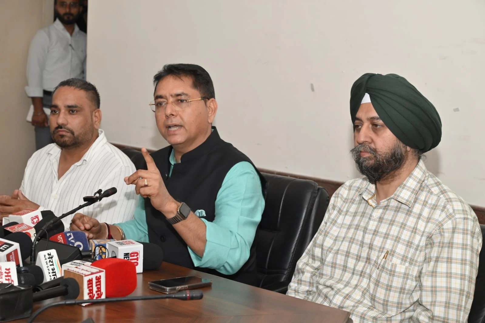 मुख्यमंत्री रोशन पंजाब योजना’ के तहत पंजाब के 13,000 गांवों को सोलर एल.ई.डी लाइटों से किया जाएगा रोशन: अमन अरोड़ा