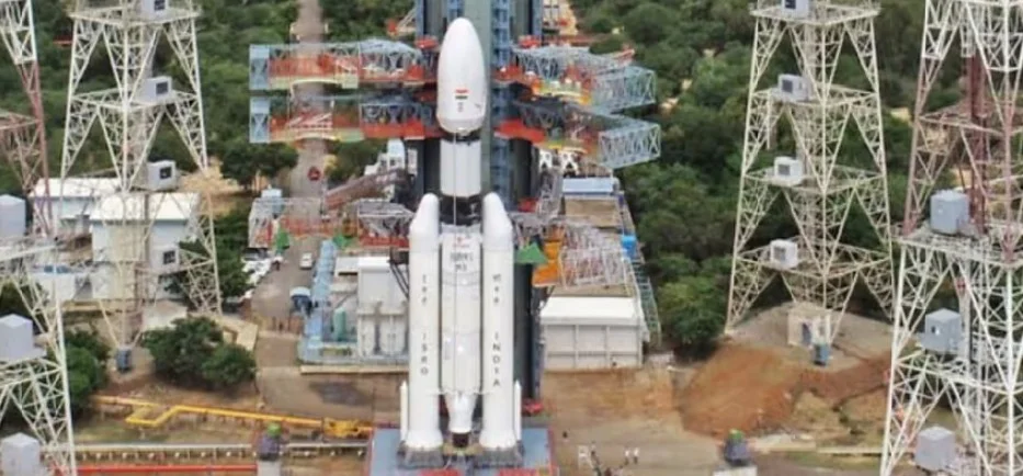ISRO का ‘बाहुबली’ रॉकेट फिर गरजा आसमान में! भारतीय नौसेना के लिए सबसे भारी CMS-03 सैटेलाइट लॉन्च
