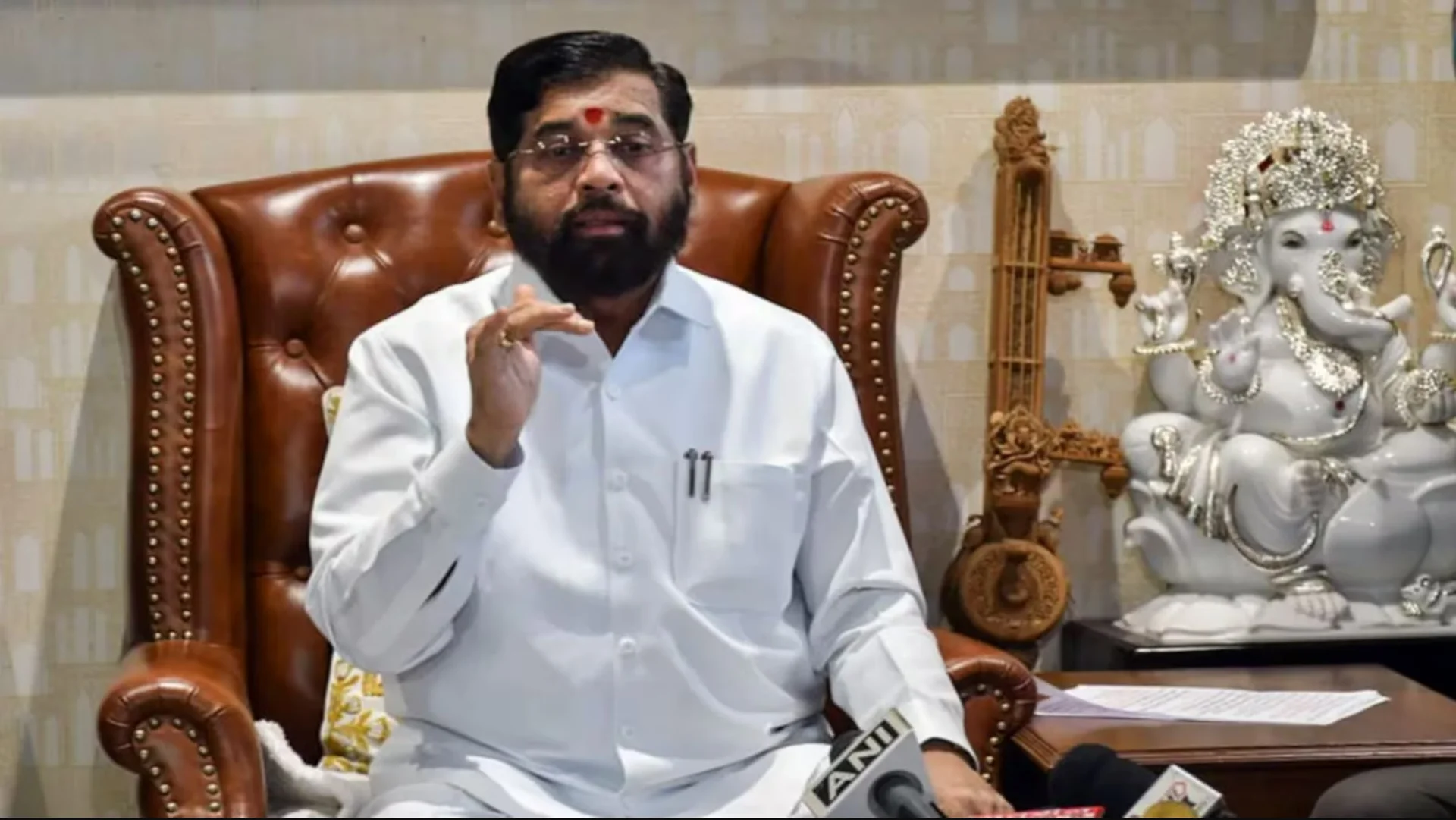 Eknath Shinde: महाराष्ट्र के डिप्टी CM एकनाथ शिंदे को बम से उड़ाने की धमकी, एक साथ कई पुलिस थानों में आया मेल