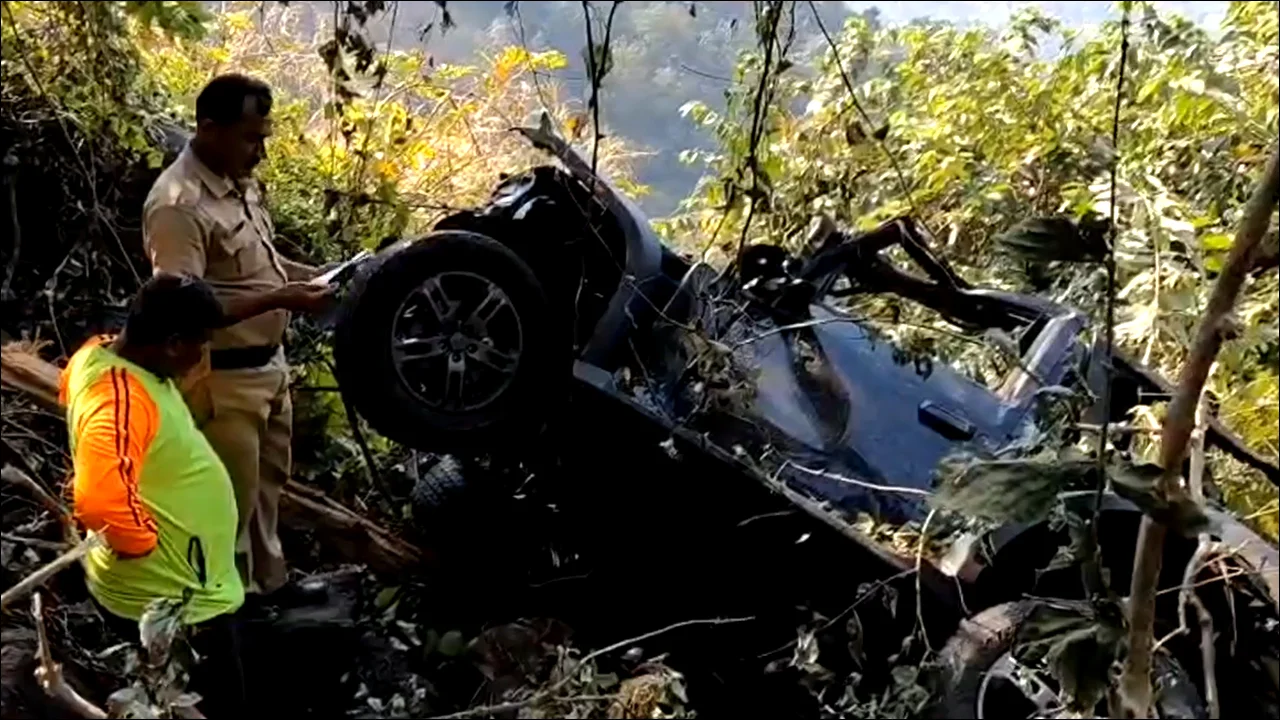 Maharashtra Road Accident: ताम्हिनी घाट में थार 400 फीट गहरी खाई में गिरी, छह युवकों की मौत; ड्रोन से मिला वाहन