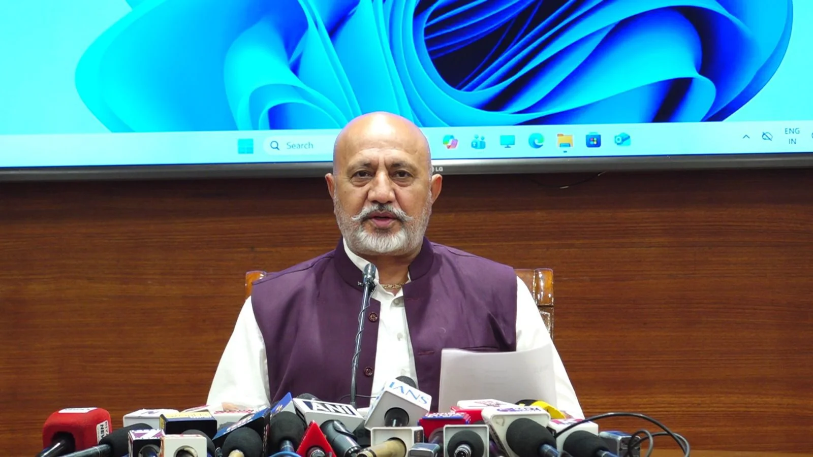 आप नेता बलतेज पन्नू ने पंजाबी कलाकार एमी विर्क से फोन पर की बात,यूएई में फंसे परिवार का जाना हाल