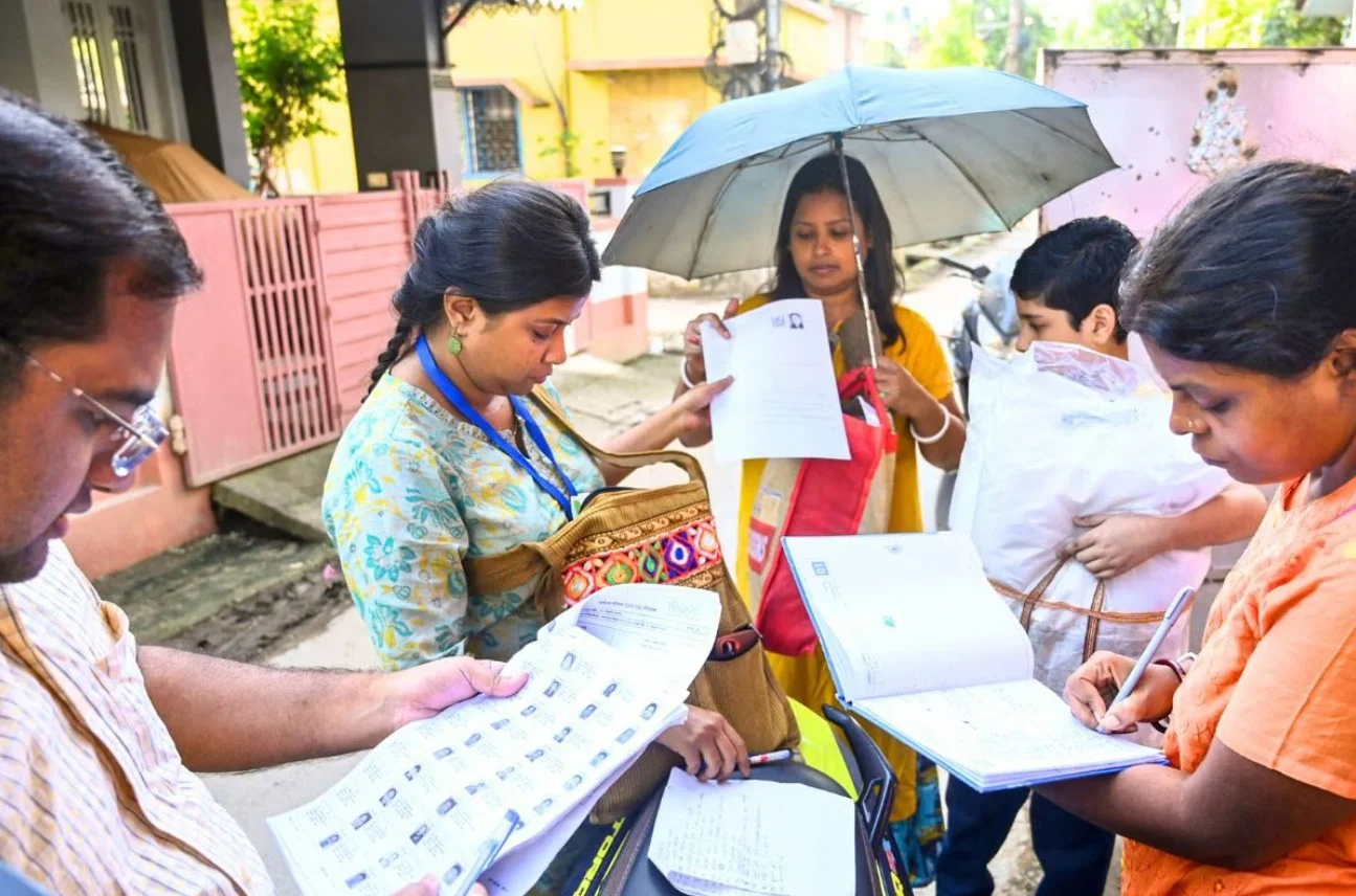 Voter List Fraud: बंगाल में वोटर लिस्ट में बड़ा फर्जीवाड़ा, एक ही महिला 44 जगहों पर वोटर