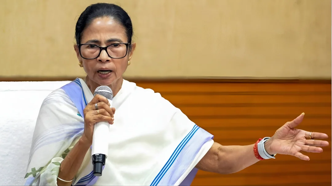 बंगाल में सियासी भूचाल! ममता बनर्जी पर हमले के बाद सुलग उठे सवाल- क्या सच में टूट जाएगा टीएमसी का मनोबल?