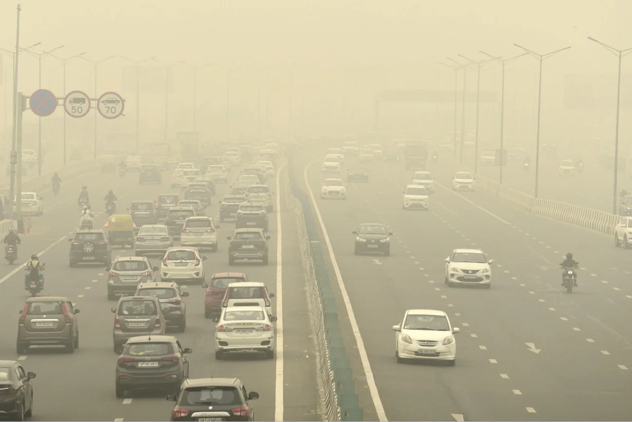 Delhi Pollution: सुप्रीम कोर्ट ने अधिकारियों पर कड़ी टिप्पणी की, BMC ने 53 साइटों पर काम रोका; AQI संकट गहराया