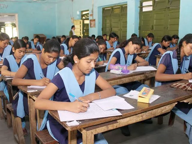 मुख्यमंत्री बालिका पोशाक योजना: बिहार में लड़कियों की शिक्षा में बदलाव