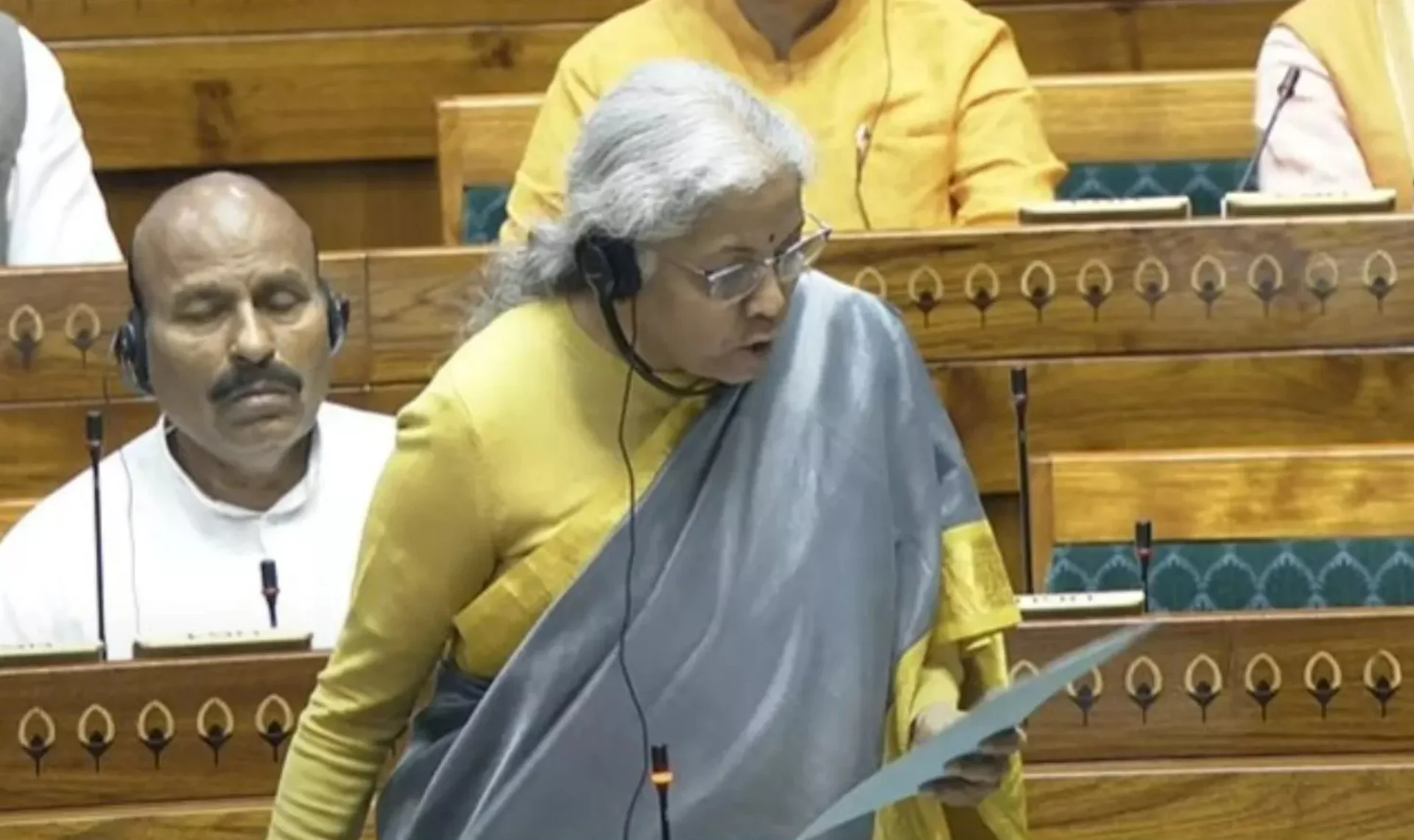New Income Tax Bill 2025: वित्त मंत्री निर्मला सीतारमण ने लोकसभा में पेश किया नया इनकम टैक्स बिल 2025