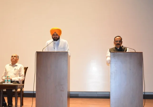 सेवानिवृत्त आईएएस अधिकारी संजय गुप्ता ने पंजाब राज्य विद्युत नियामक आयोग के चेयरमैन के रूप में पदभार संभाला, बिजली मंत्री स तरुनप्रीत सिंह सौंद ने दिलाई पद एवं गोपनीयता की शपथ