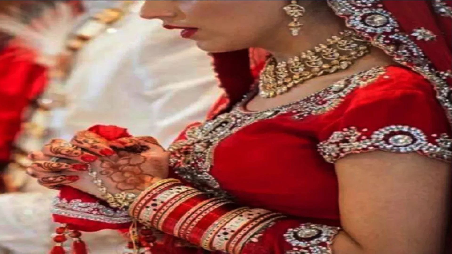 Jamui Dulhan News: फिल्मी स्टाइल में दुल्हन हुई फरार! दूल्हा लाया पानी, प्रेमी संग कार छोड़ भाग निकली नई नवेली पत्नी