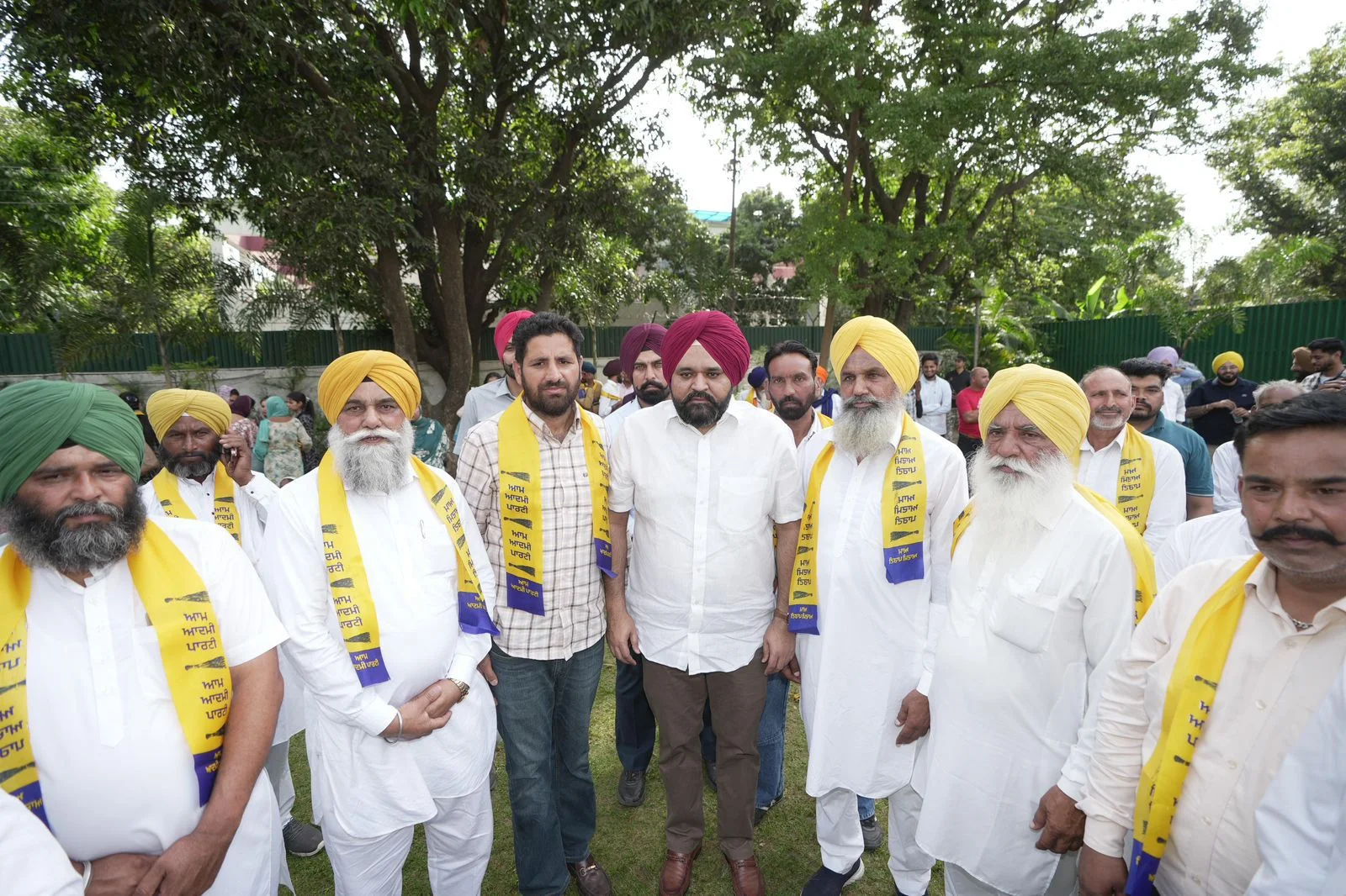 बेअदबी विरोधी सख्त कानून से प्रभावित होकर अकाली दल और कांग्रेस के सैकड़ों नेता व कार्यकर्ता 'आप' में शामिल