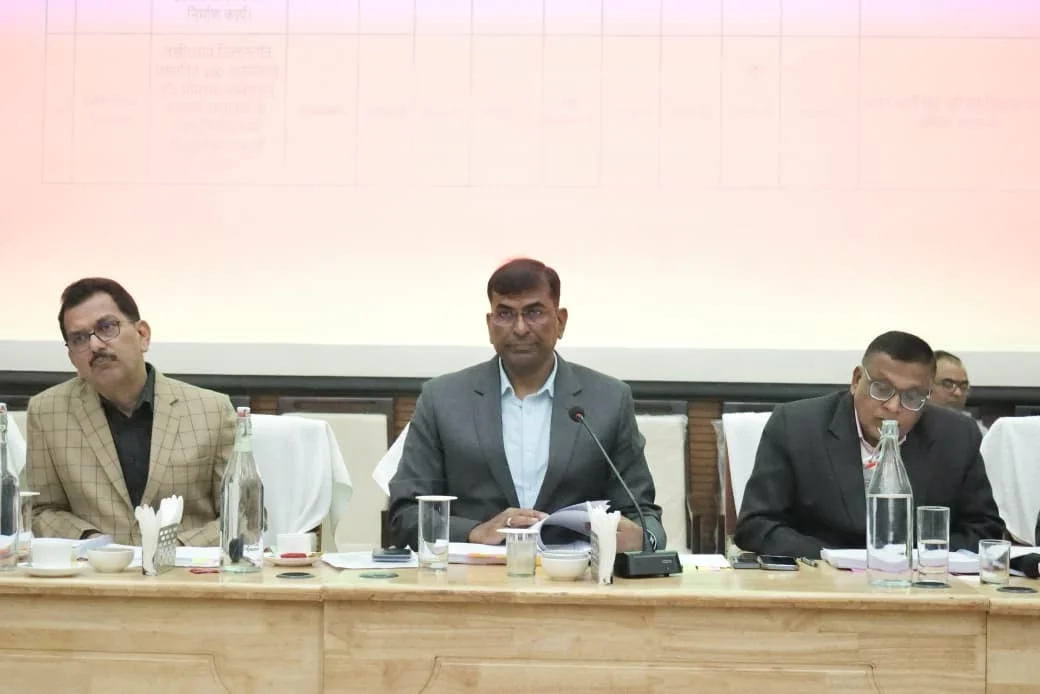 पटना: भवन निर्माण विभाग की राजस्तरीय समीक्षा बैठक, सचिव कुमार रवि ने लंबित परियोजनाओं पर सख्ती के दिए निर्देश