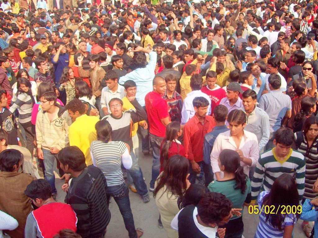 म्यूज़िक की मस्ती में सराबोर पार्टी! या हम आप की शादी-पार्टी में धूम मचा देंगे!