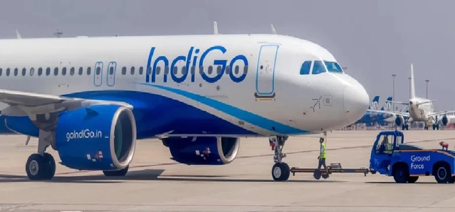 IndiGo Flight Cuts: DGCA के निर्देशों के बाद 94 रूट्स पर 130 घरेलू उड़ानें रोकी गईं