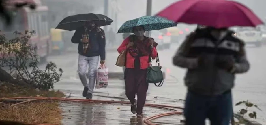 IMD Weather Alert: दिल्ली-NCR में बढ़ी गर्मी, 29°C तक जा सकता है तापमान, फिलहाल बारिश के आसार नहीं