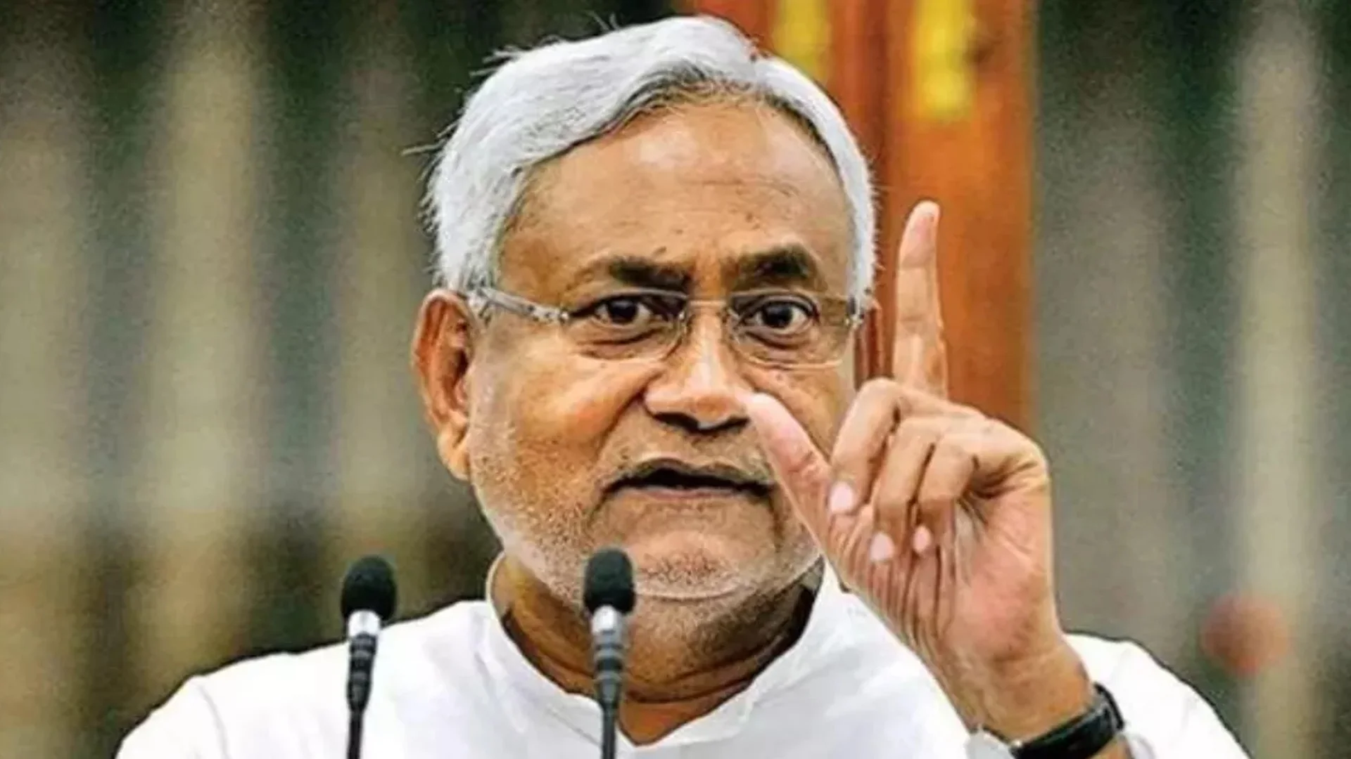 Bihar Revenue Department News: हड़ताली राजस्व कर्मचारियों पर सरकार सख्त! लैपटॉप जब्ती से लेकर संविदा बहाली तक जारी हुआ आदेश