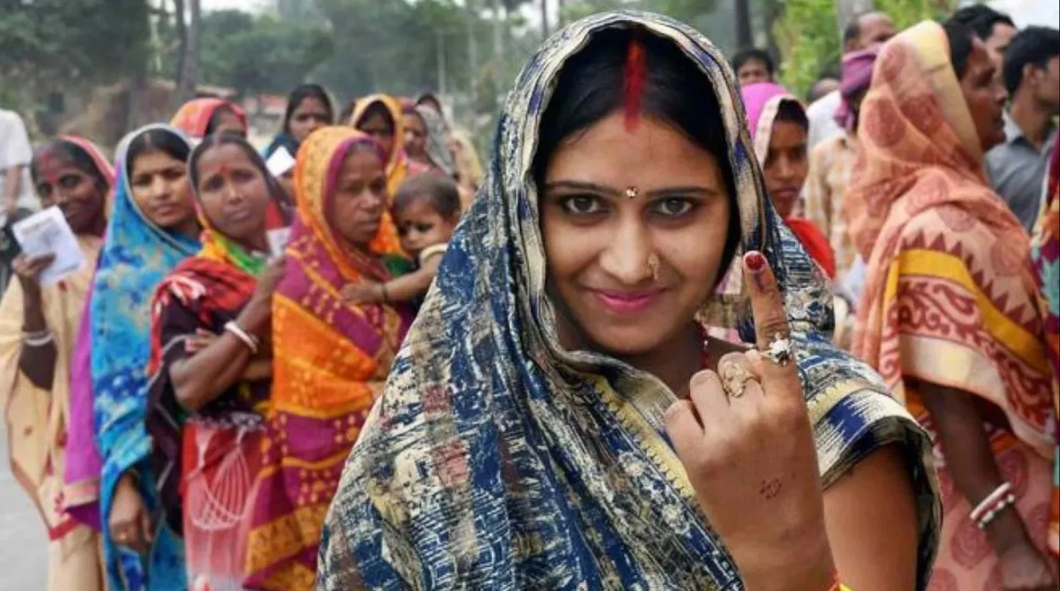 बिहार की महिलाएँ और चुनावी राजनीति: वादों से परे सच्चाई