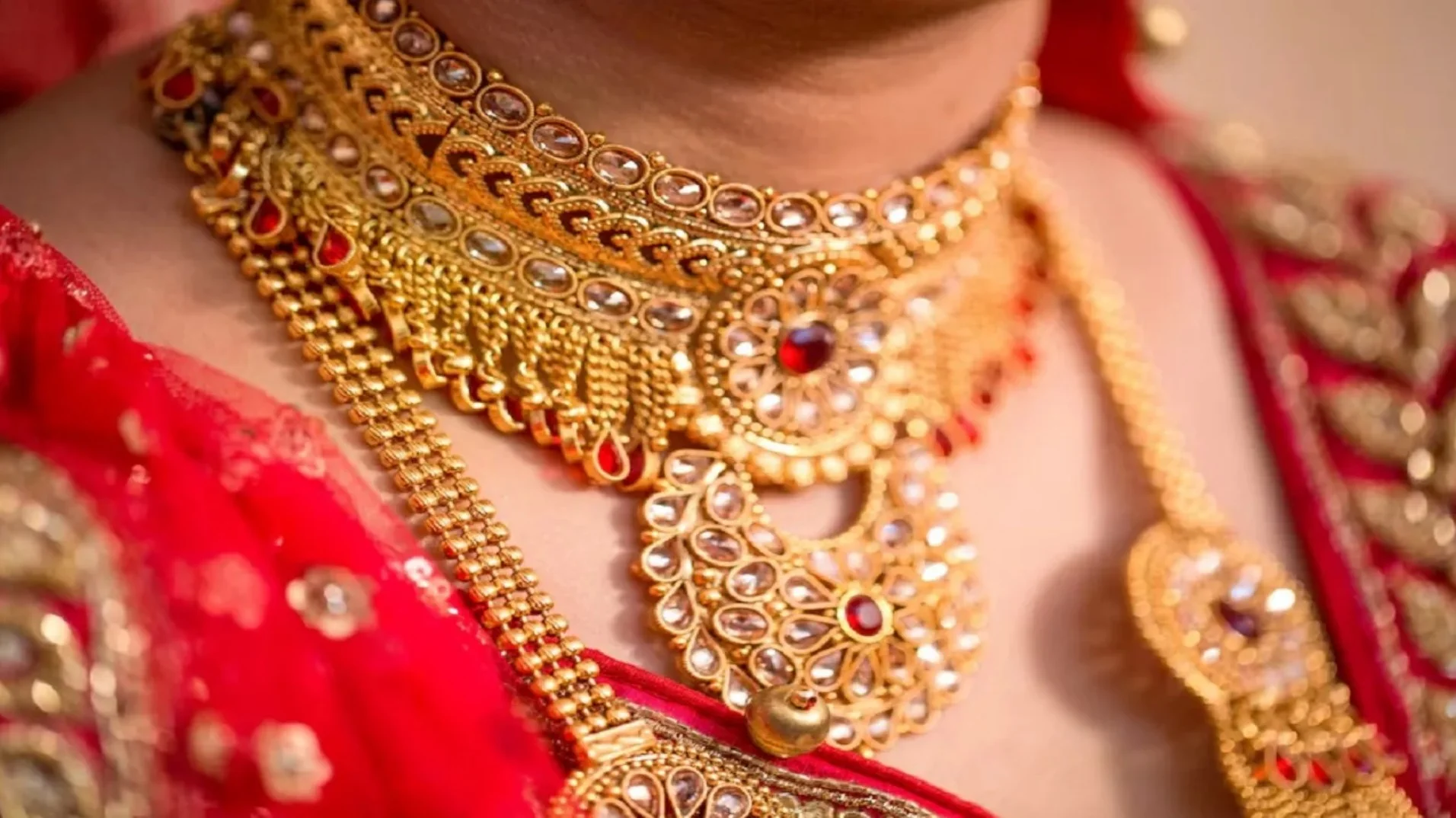 Gold Silver Rate Today 6 February 2025: सोने और चांदी के भाव में रिकॉर्ड तोड़ बढ़ोतरी, जानिए अपने शहर में क्या है कीमत