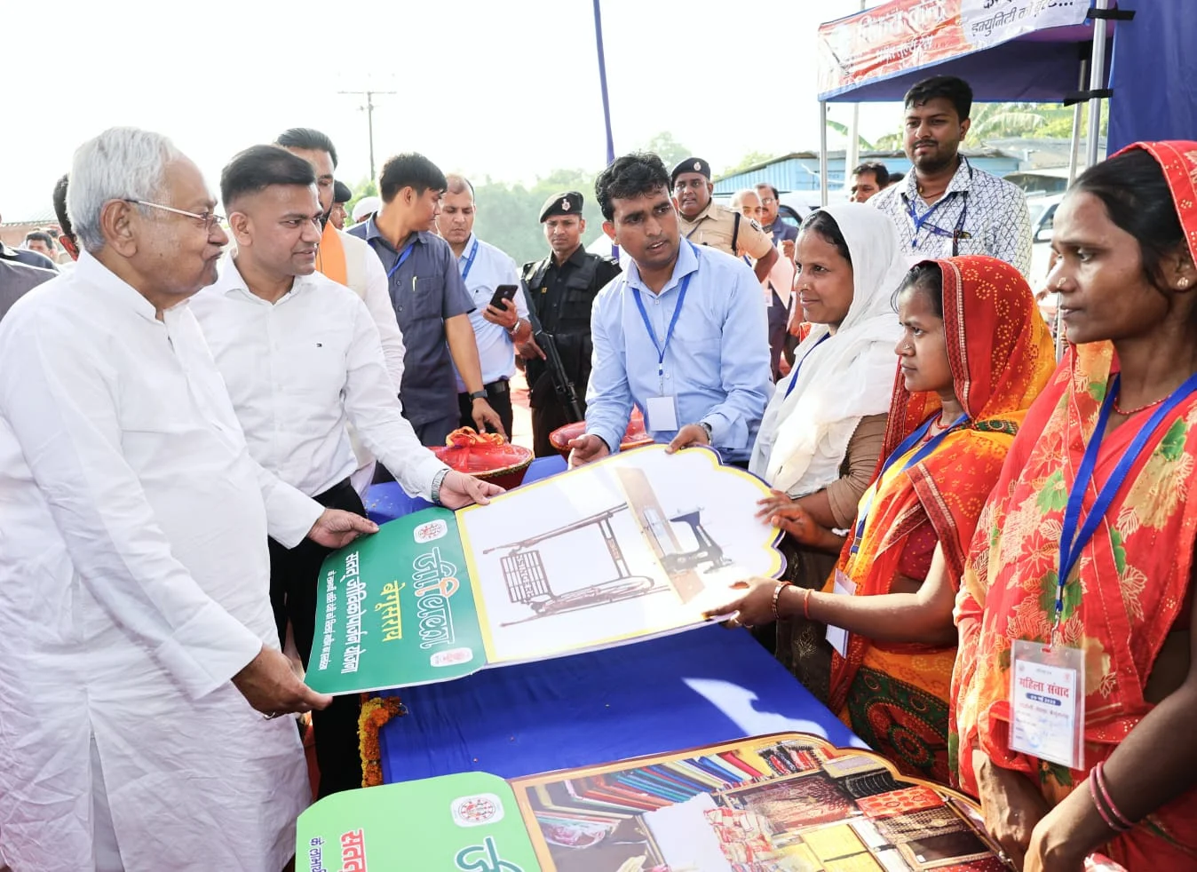 Nitish Kumar Begusarai visit : CM नीतीश ने बेगूसराय में खोला विकास का पिटारा! 64 करोड़ की 107 योजनाओं का लोकार्पण, महिलाओं को दिए खास तोहफे