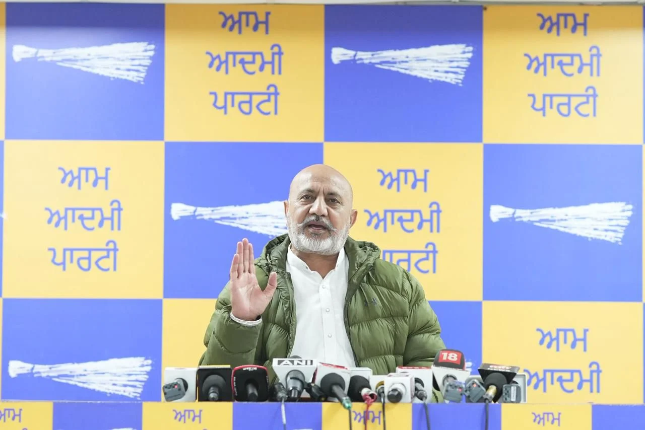 Ravneet Bittu के बयान पर AAP का तंज: “बादल परिवार से गठबंधन मतलब पंजाब में ड्रग्स-गैंगस्टर की वापसी”