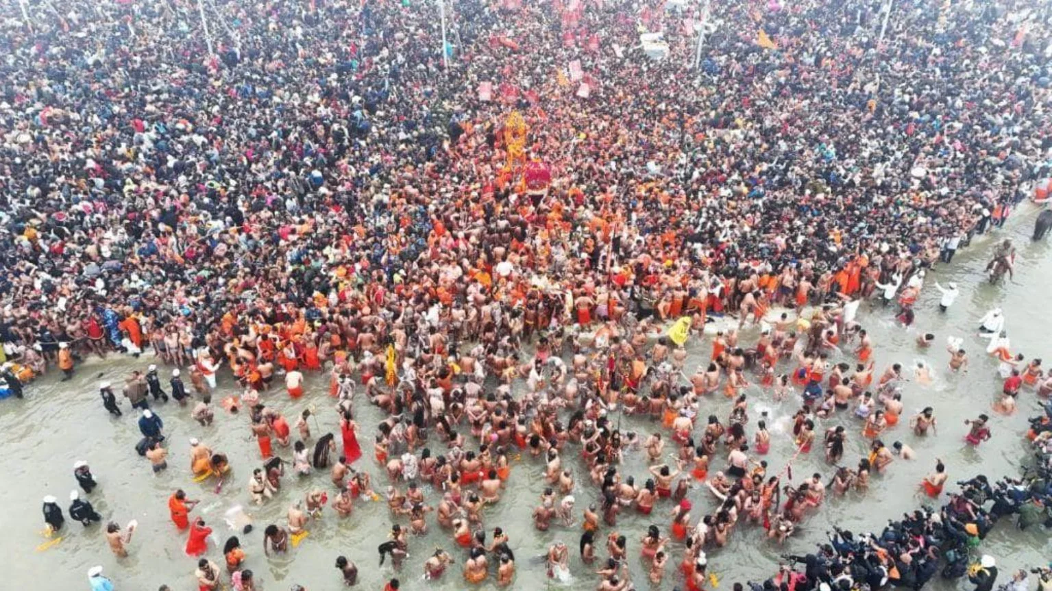 Mahakumbh 2025: स्नान करती महिलाओं की तस्वीरें और Video इंटरनेट पर नीलाम, सीएम योगी ने लिया बड़ा एक्शन