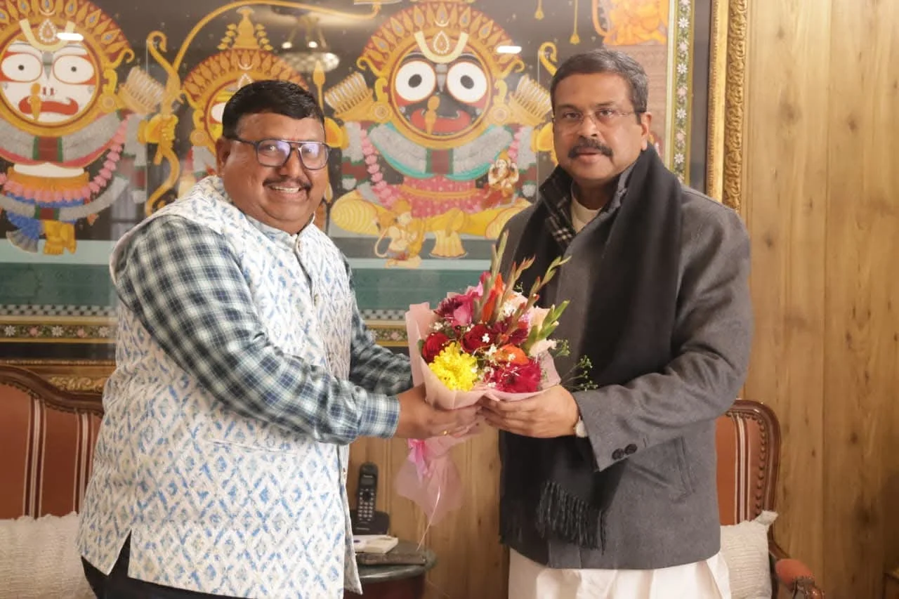 निदेशक ने माननीय से किया किनारा,माननीय अब कब किनारा लेंगे?