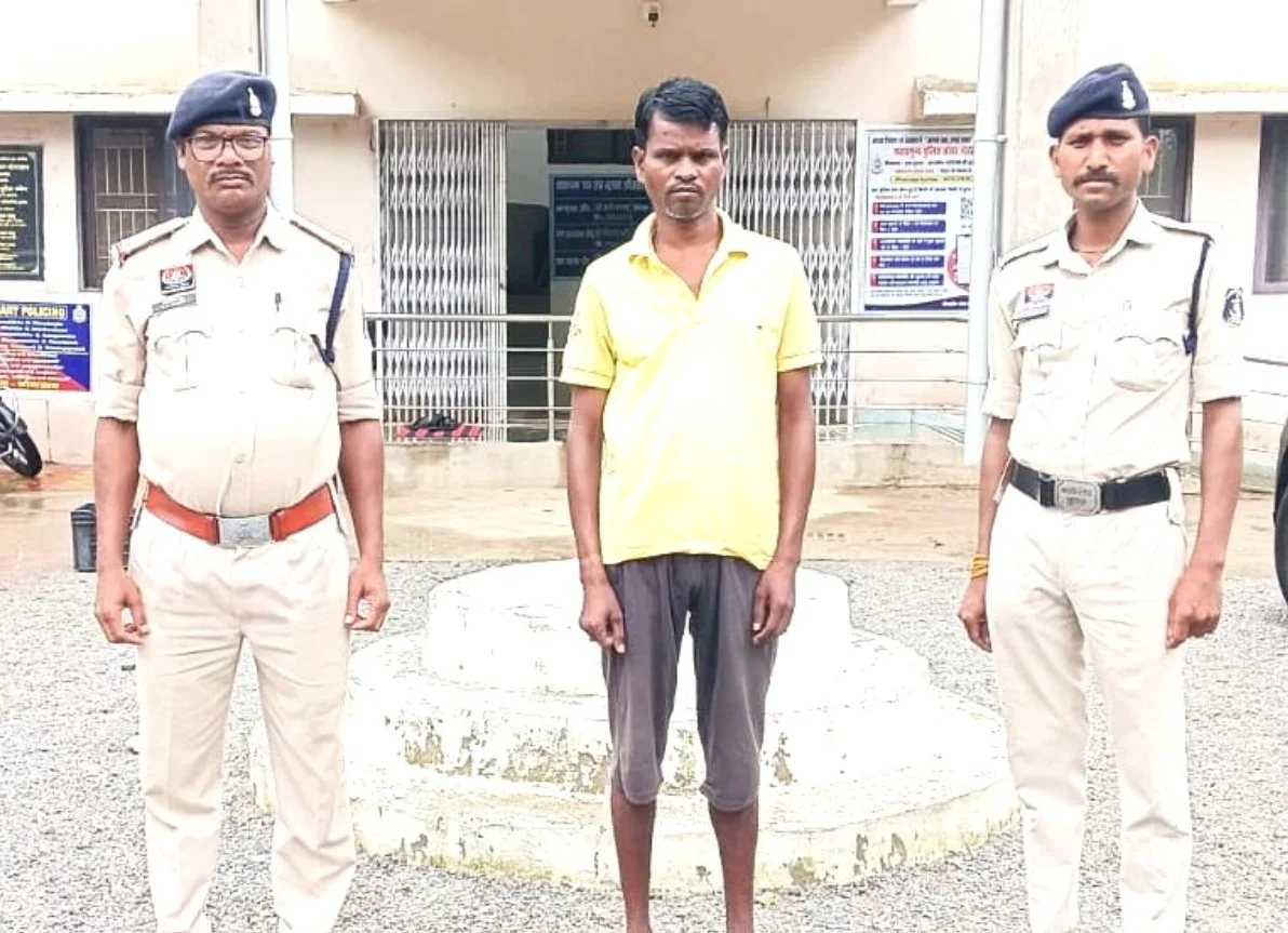 छत्तीसगढ़: महासमुंद पुलिस की बड़ी कार्रवाई, 40.97 लाख की धान अनियमितता में फरार समिति प्रभारी गिरफ्तार