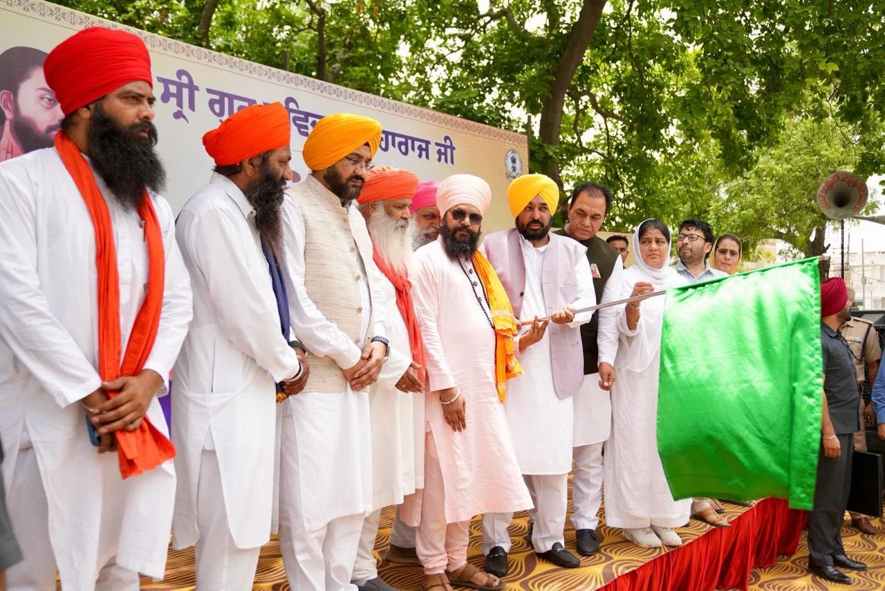 श्री गुरु रविदास जी महाराज का संदेश पंजाब के कोने-कोने तक पहुंचेगा; मुख्यमंत्री भगवंत सिंह मान ने डॉक्यूमेंट्री वैनों को हरी झंडी दिखाकर किया रवाना