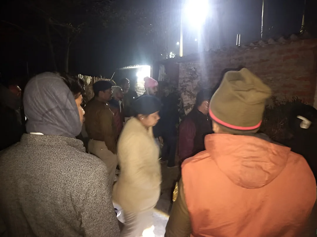 सारण में आधी रात रेड: 6 आर्केस्ट्रा से 15 नाबालिग लड़कियां मुक्त, 7 आरोपी गिरफ्तार