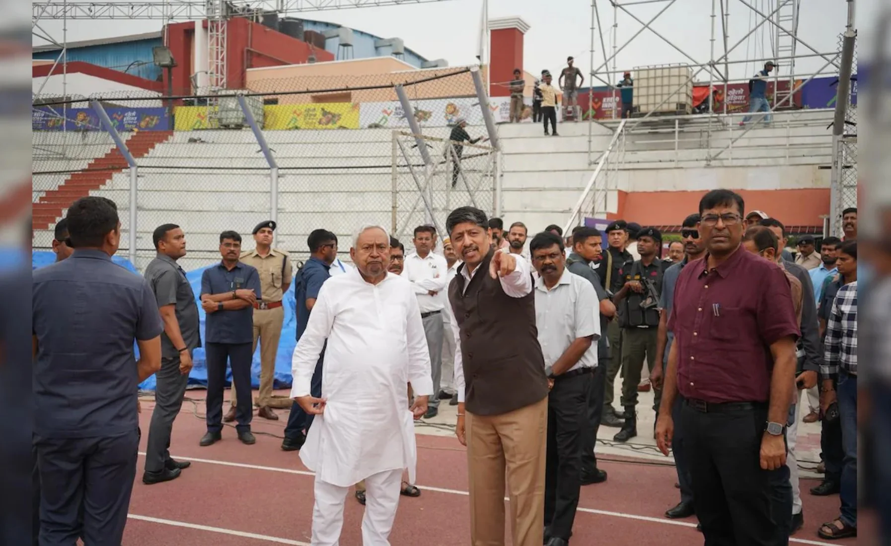  Khelo India Youth Games 2025: नीतीश कुमार पहुंचे स्टेडियम, खिलाड़ियों को दी बड़ी सौगात - 'खेलो इंडिया 2025' में दिखेगा बिहार का दम!