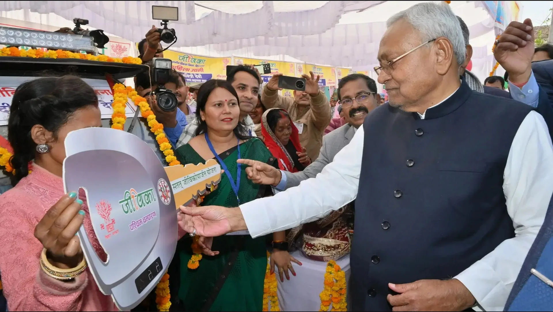 Bihar Jeevika Didi News: बिहार में स्वास्थ्य क्रांति! 10 लाख से ज्यादा जीविका दीदियां बनीं बदलाव की अगुवा!