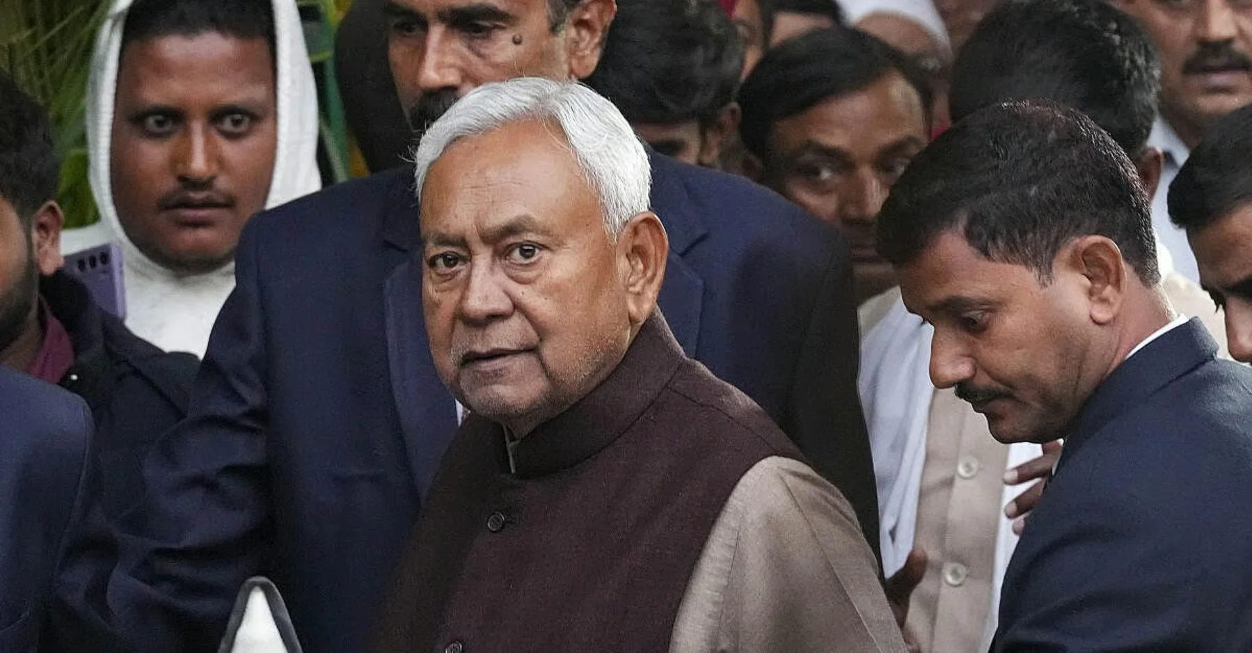 Nitish Kumar vs Opposition: विपक्ष मुद्दाविहीन! नीतीश कुमार की ऑफेंसिव पॉलिटिक्स ने सबको किया चुप, जानिए कैसे