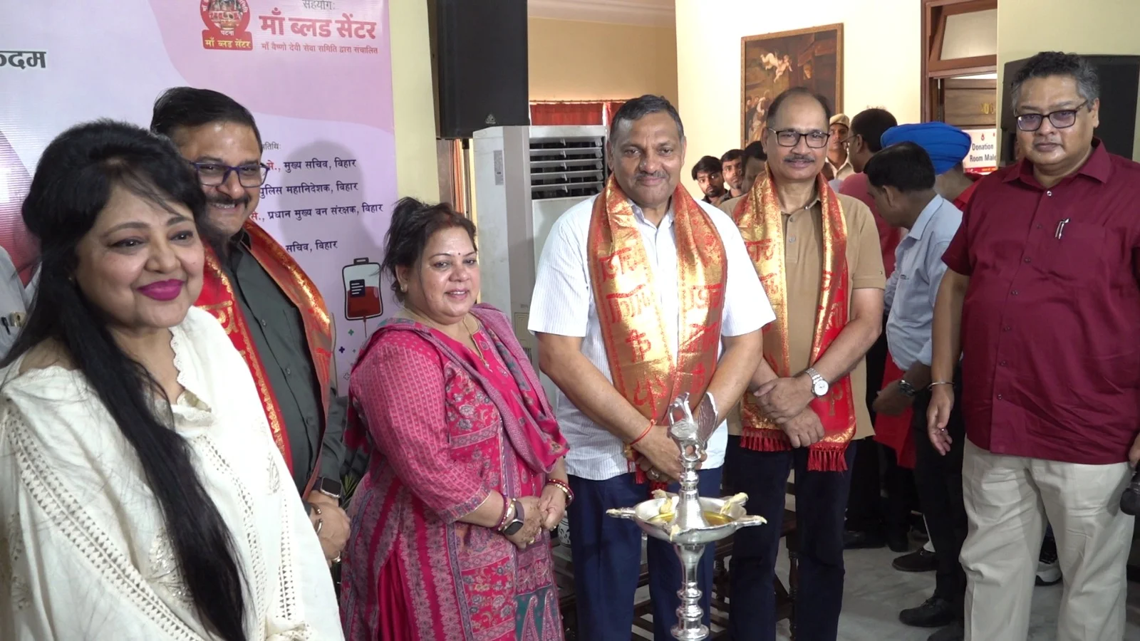 बिहार के IAS, IPS और IFS अफसरों ने दिखाया मानवता का जज्बा, विश्व रक्तदान दिवस पर 207 यूनिट रक्तदान