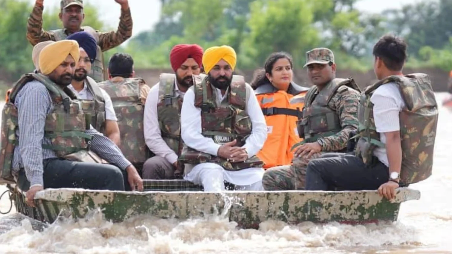 Punjab में 2300 गांवों में सफाई महाअभियान शुरू, JCB और हजारों कर्मचारी उतरे मैदान में – CM Bhagwant Mann कर रहे मॉनिटरिंग