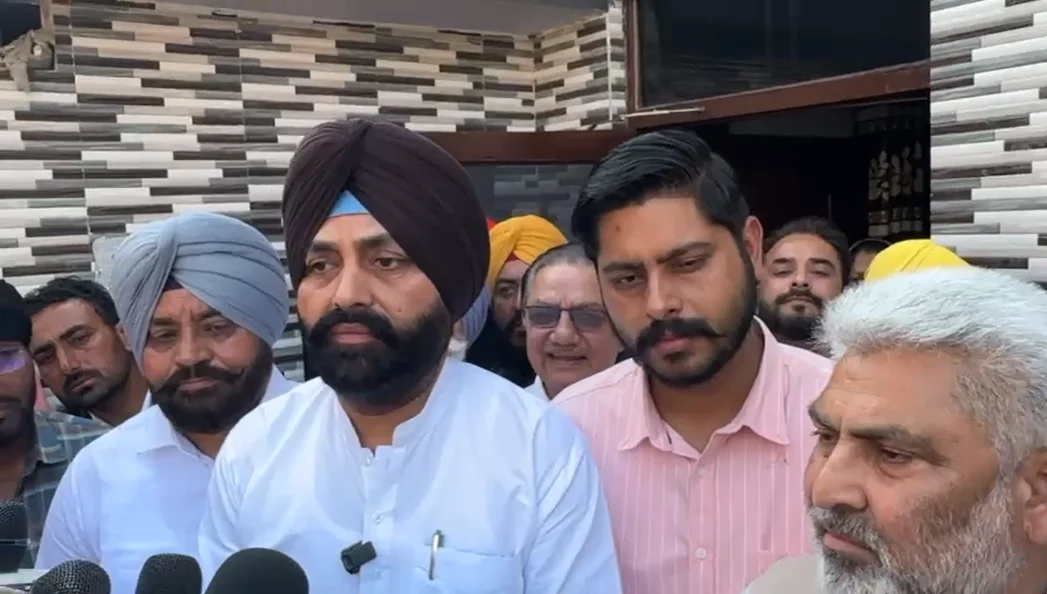 पंजाब सरकार के मंत्रियों और आप विधायकों ने शहीद एएसआई गुरनाम सिंह के परिवार से की मुलाकात, मुख्यमंत्री भगवंत सिंह मान की ओर से दिया भरोसा