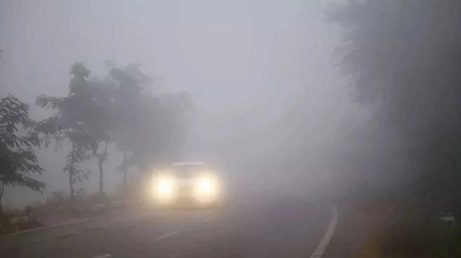 IMD Weather Report: उत्तर भारत में शीतलहर तेज, दक्षिण में भारी बारिश का अलर्ट