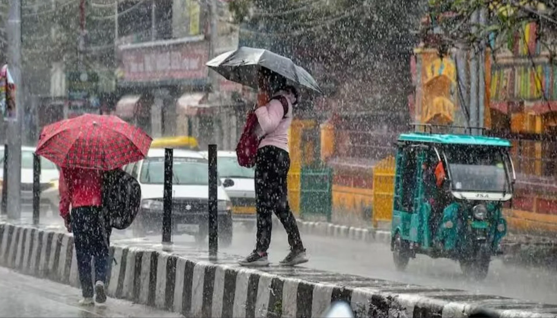 Weather Updates: बदलने वाला है मौसम हो जाएं सतर्क, इन राज्यों में आज होगी बारिश
