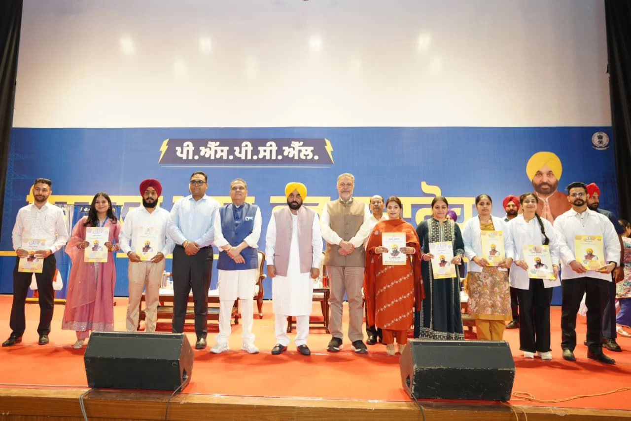 पंजाब में ‘मिशन रोजगार’ के तहत 818 युवाओं को नियुक्ति पत्र, चार साल में 65 हजार से ज्यादा सरकारी नौकरियां: भगवंत मान