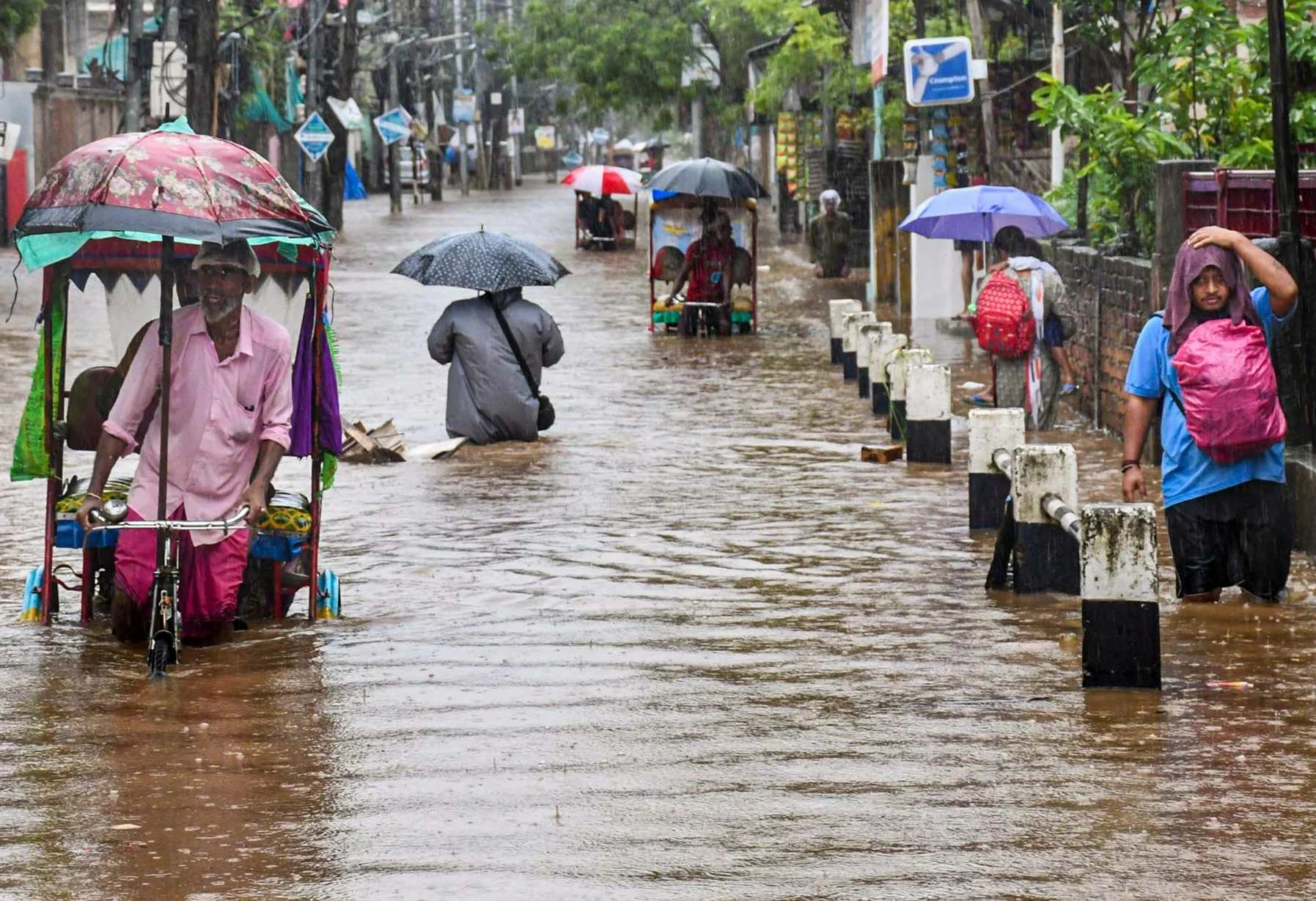 Delhi Monsoon Update: दिल्ली-यूपी में उमस से हाहाकार, पहाड़ों पर आफत की बारिश! कब आएगा मानसून? जानिए मौसम विभाग की ताज़ा भविष्यवाणी