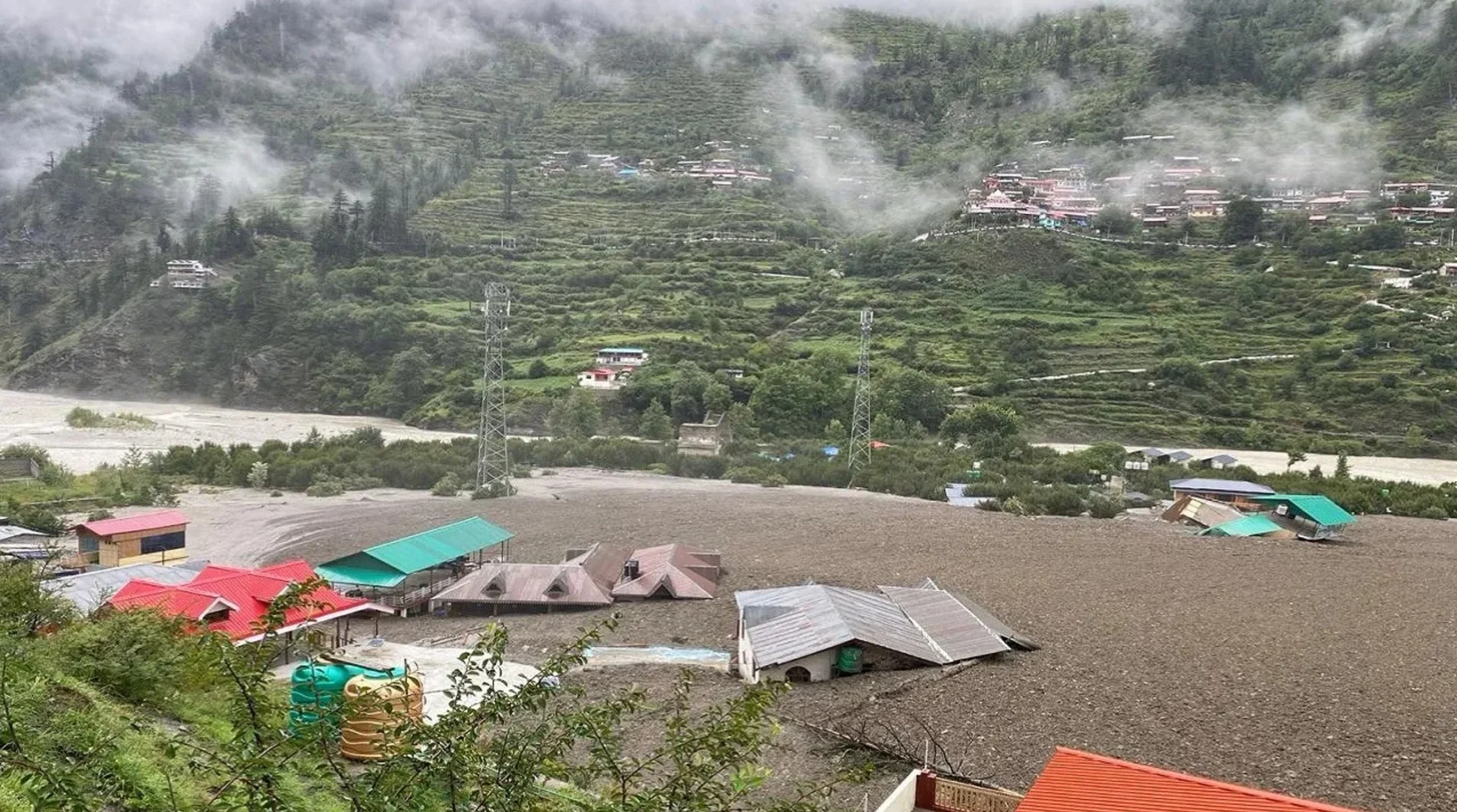 उत्तरकाशी जलप्रलय: 500 तीर्थयात्री लापता, होटल-दुकानें बहीं, धराली गांव बना तबाही का मंजर