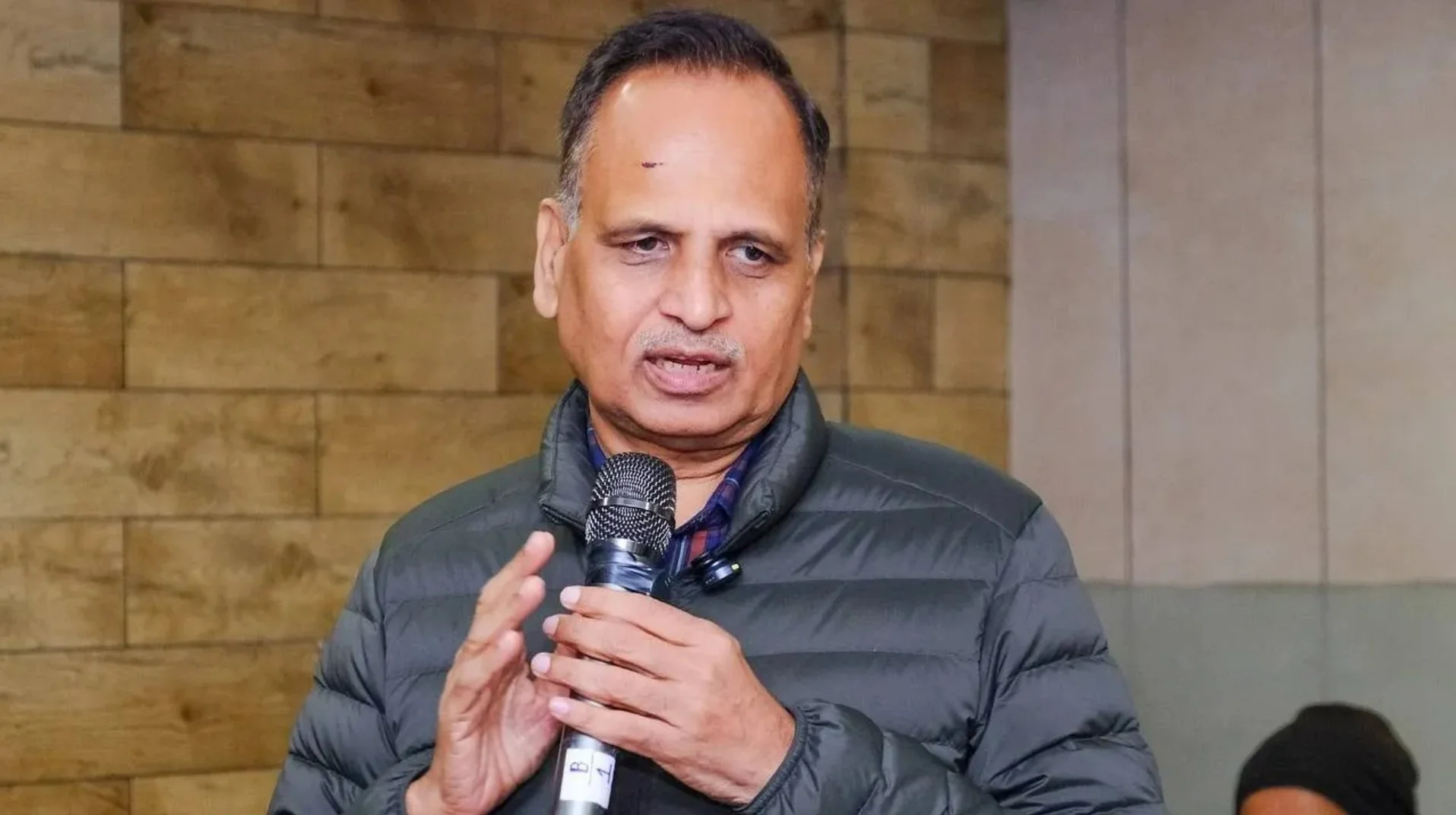 Delhi Politics: आप नेता सत्येंद्र जैन की बढ़ीं मुश्किलें! गृह मंत्रालय ने राष्ट्रपति से मुकदमा चलाने की मांगी मंजूरी